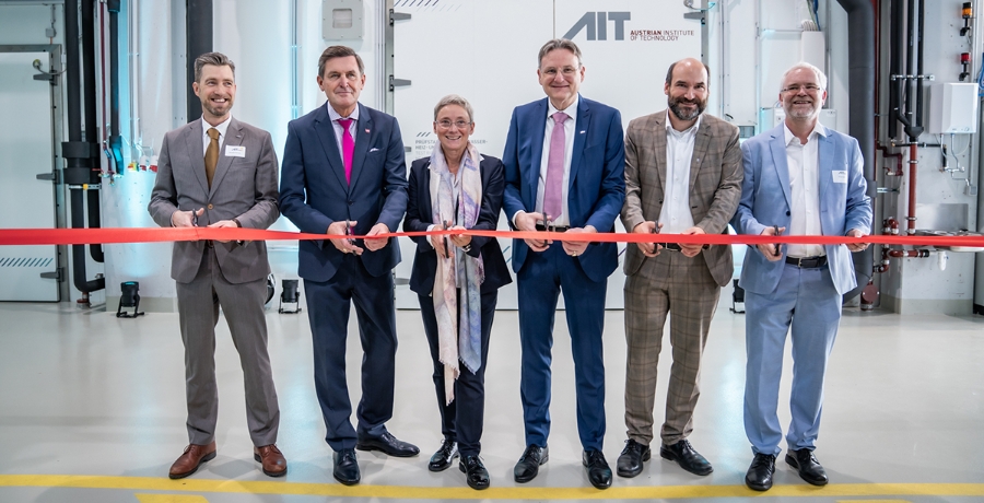 Thomas Fleckl, Bundesminister Peter Hanke, Brigitte Bach, Andreas Kugi und Alexander Svejkovsky