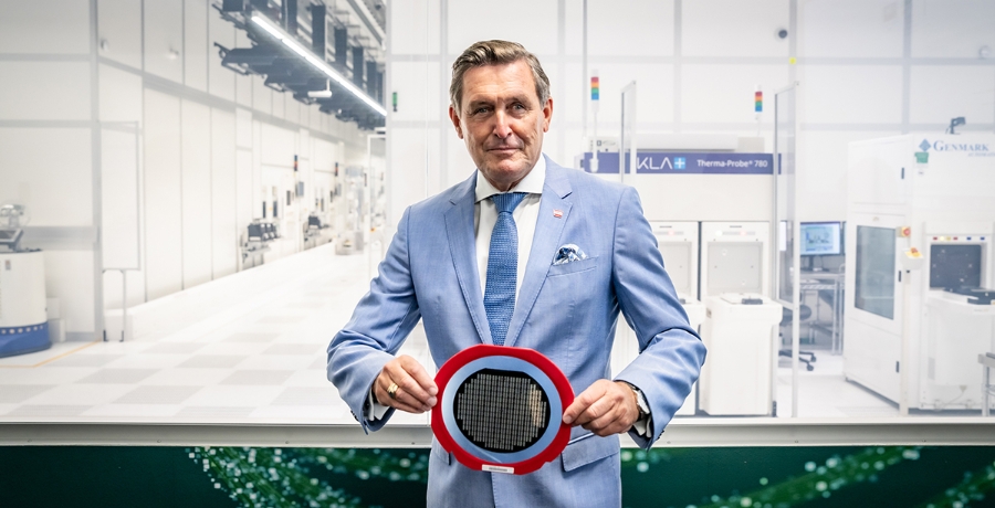 Innovationsminister Peter Hanke unterstützt die österreichischen Pilotlinien für Quantenchips