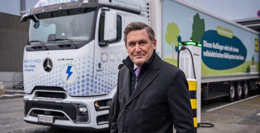 Bundesminister Peter Hanke vor Lidl E-Truck