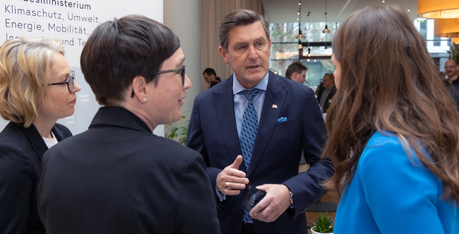 BM Peter Hanke im Gespräch mit den Sektionsleiterinnen des Ressorts