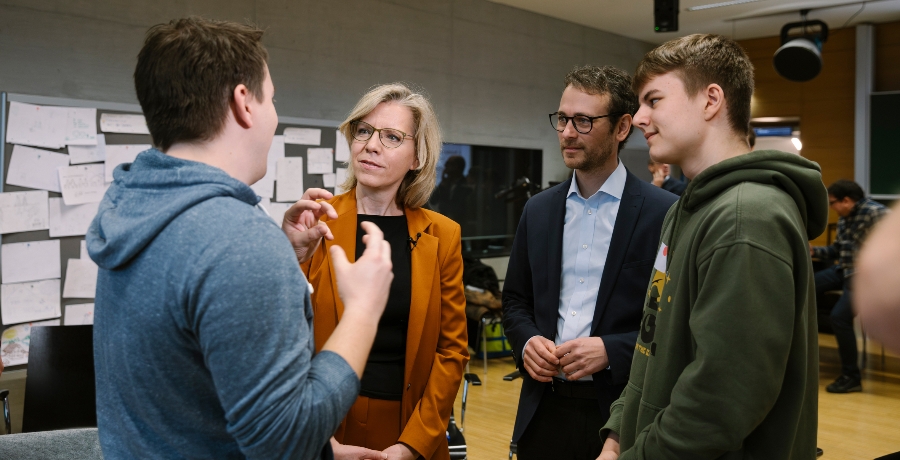 BM Leonore Gewessler im Gespräch