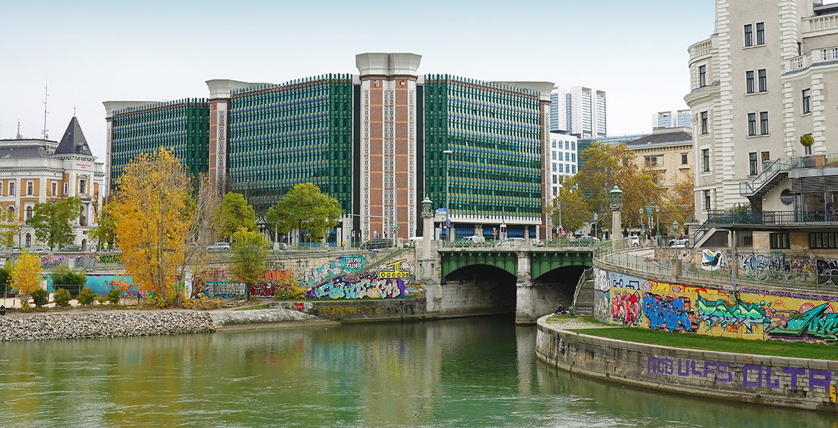 Bundesamtsgebäude Radetzkystraße im Herbst, PG