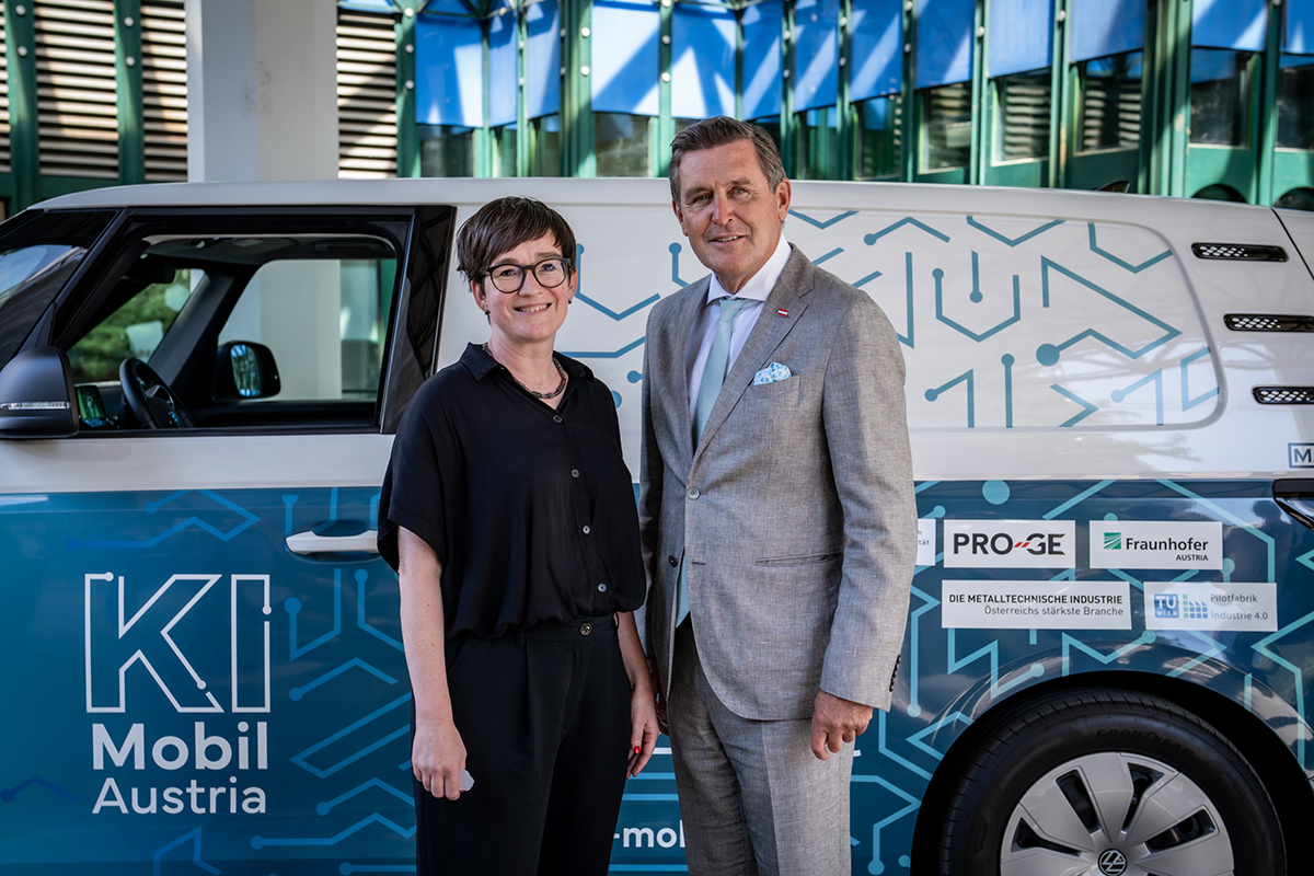 Bundesminister Peter Hanke mit Sektionsleiterin Henriette Spyra