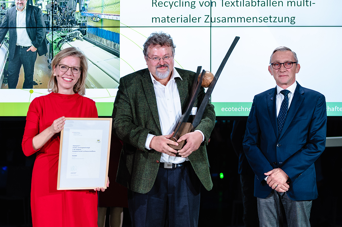 Preisträger der Kategorie "Kreislaufwirtschaft und Ressourceneffizienz" mit Bundesministerin Leonore Gewessler